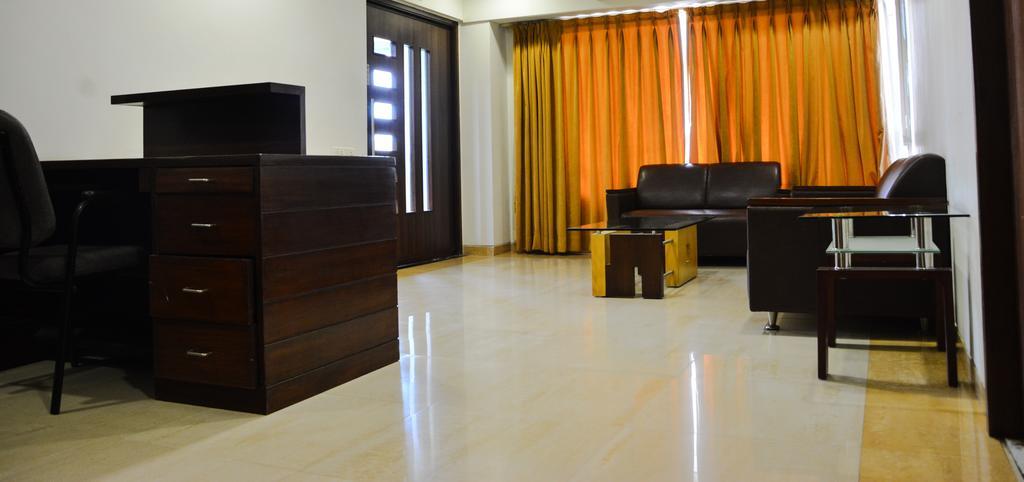 Hotel Platinum Residency Ахмедабад Экстерьер фото