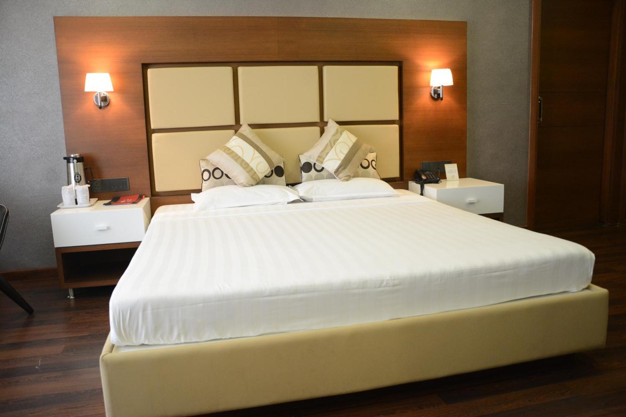 Hotel Platinum Residency Ахмедабад Номер фото