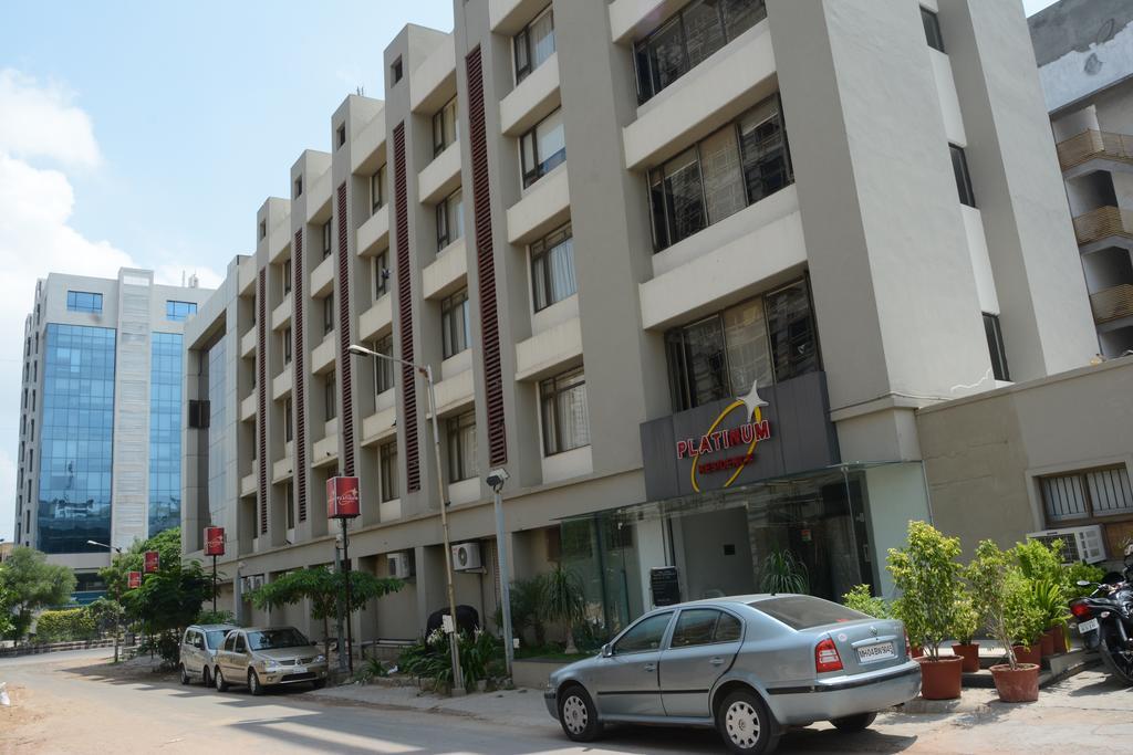 Hotel Platinum Residency Ахмедабад Экстерьер фото