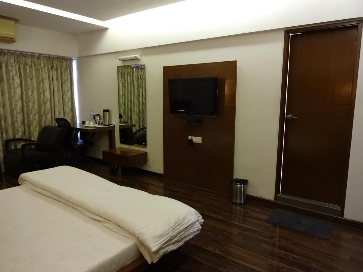 Hotel Platinum Residency Ахмедабад Экстерьер фото