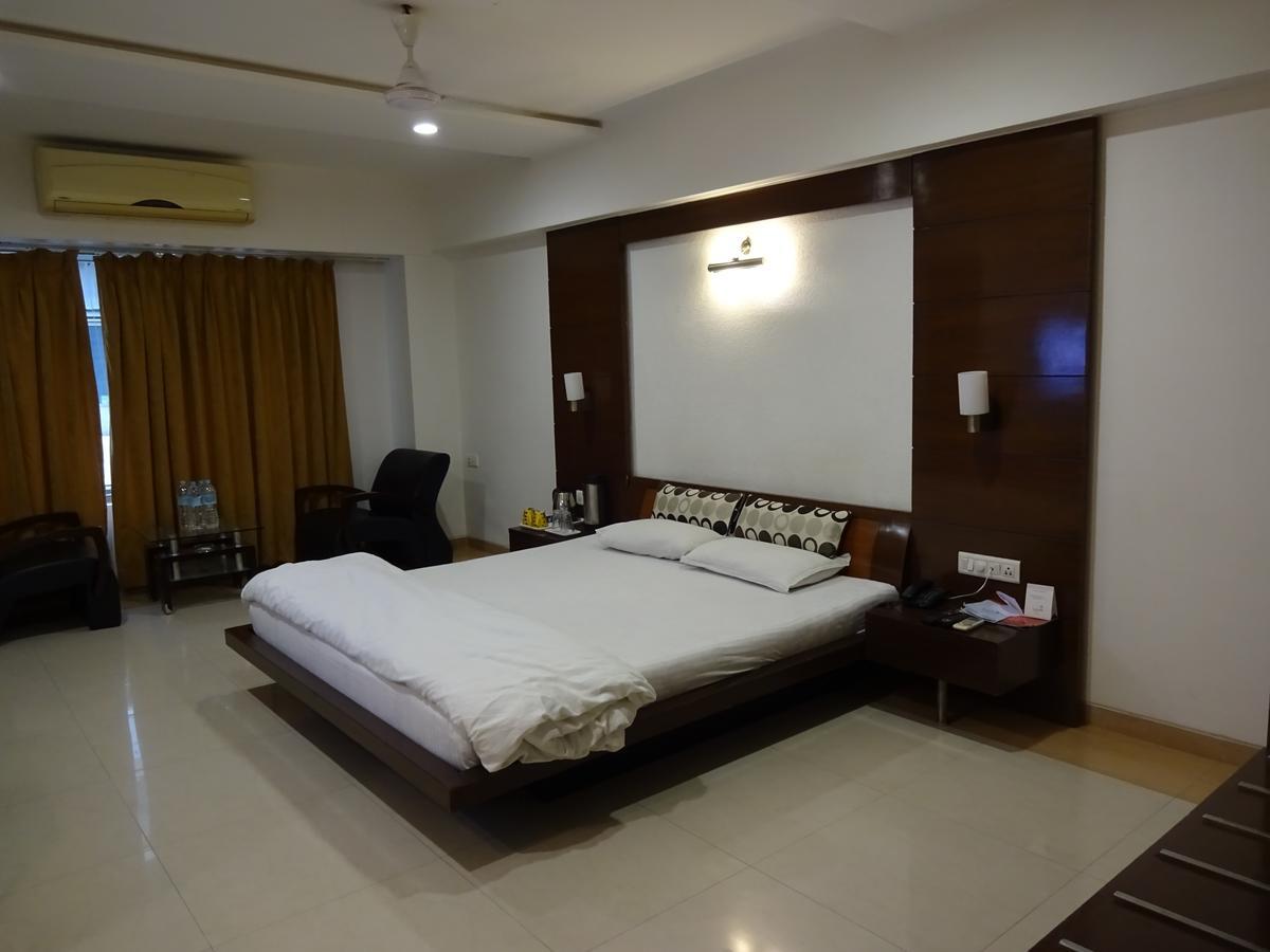 Hotel Platinum Residency Ахмедабад Экстерьер фото