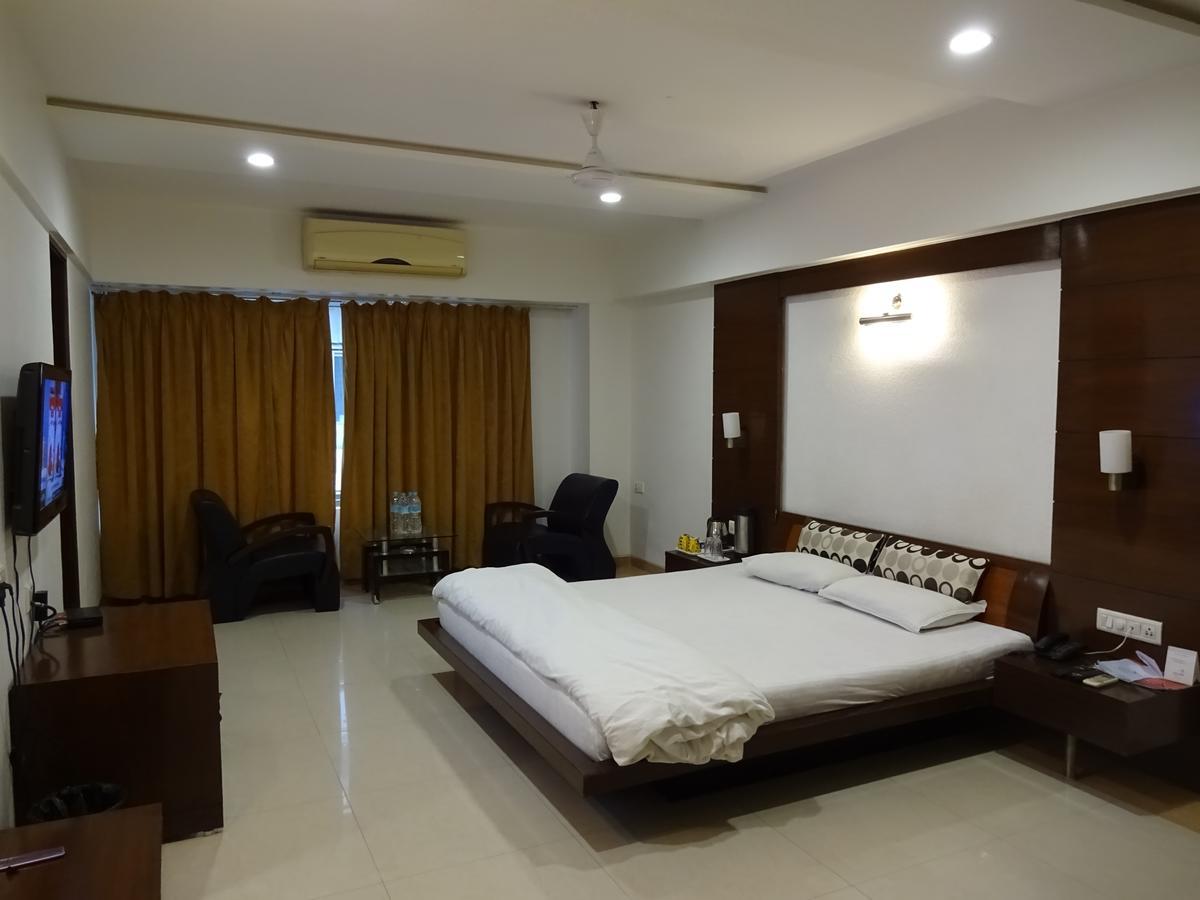 Hotel Platinum Residency Ахмедабад Экстерьер фото