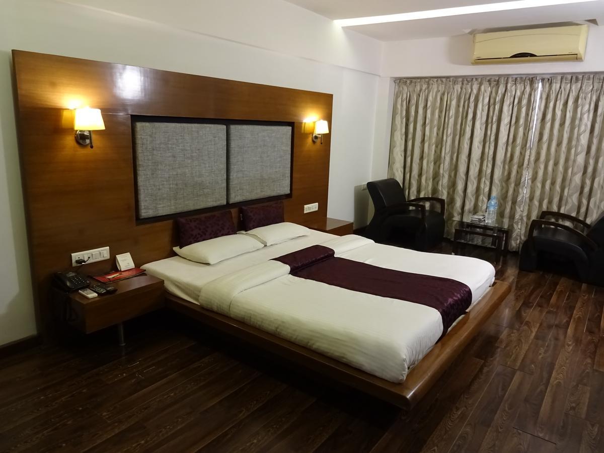 Hotel Platinum Residency Ахмедабад Экстерьер фото