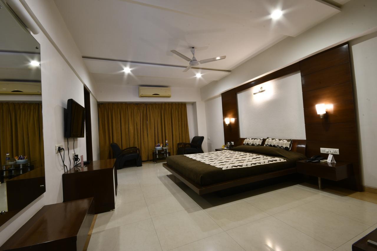 Hotel Platinum Residency Ахмедабад Экстерьер фото