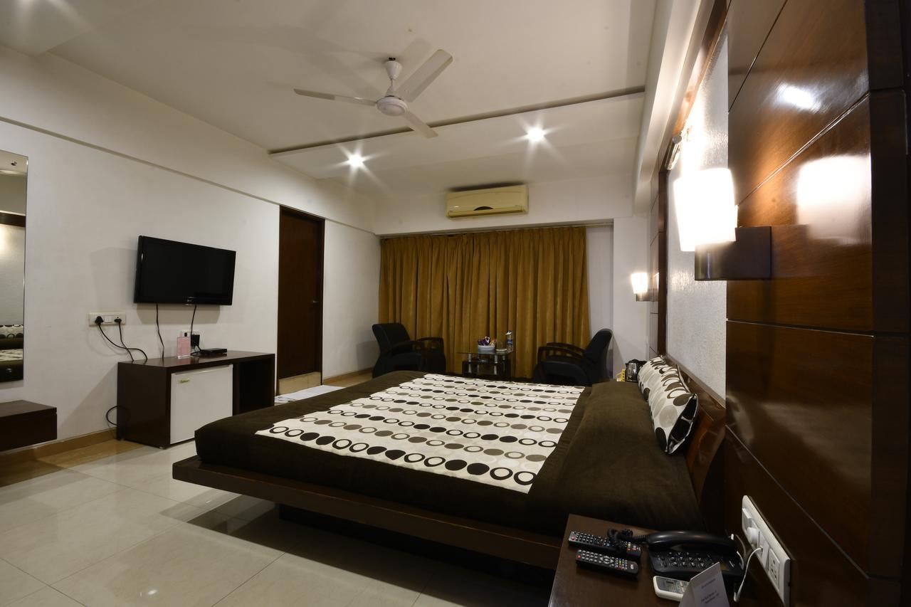 Hotel Platinum Residency Ахмедабад Экстерьер фото