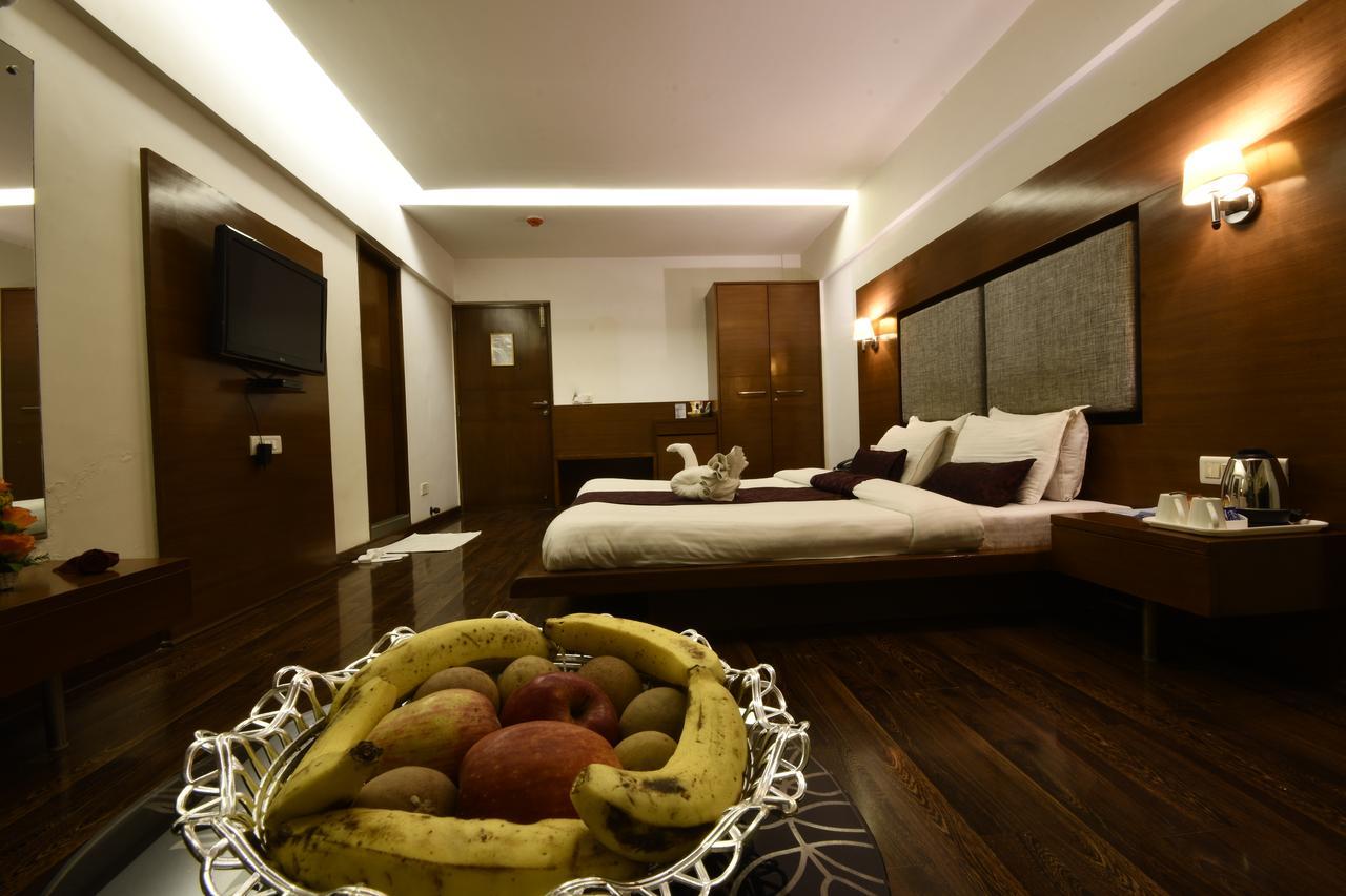 Hotel Platinum Residency Ахмедабад Экстерьер фото