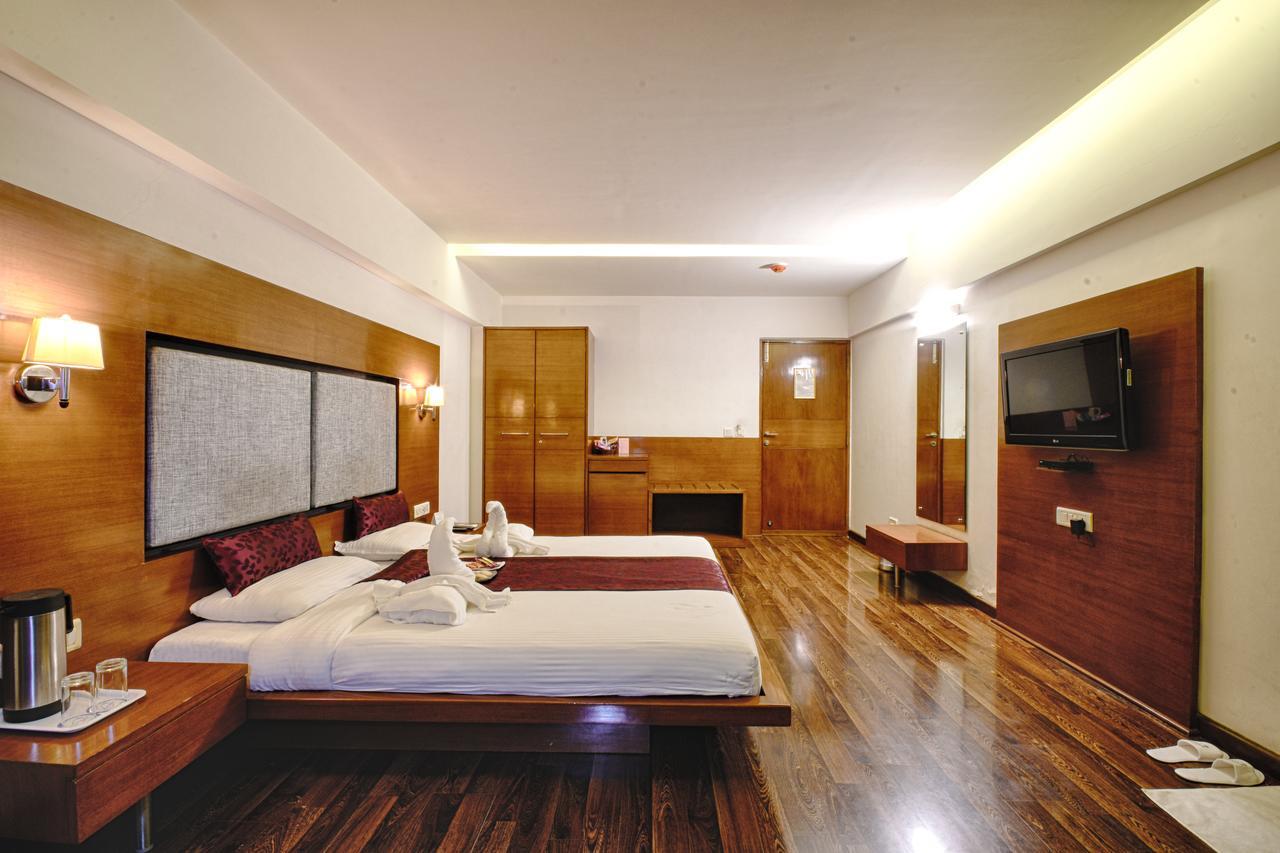 Hotel Platinum Residency Ахмедабад Экстерьер фото
