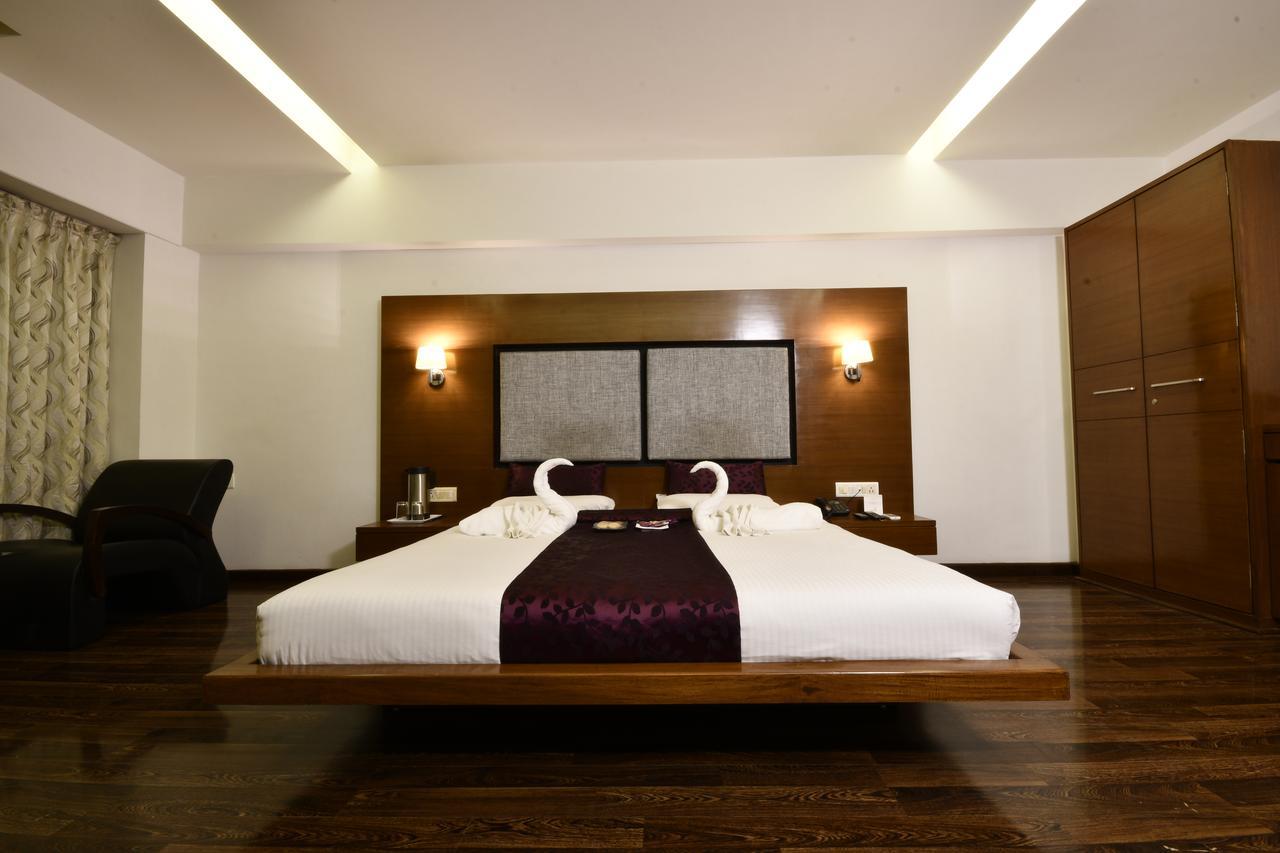 Hotel Platinum Residency Ахмедабад Экстерьер фото