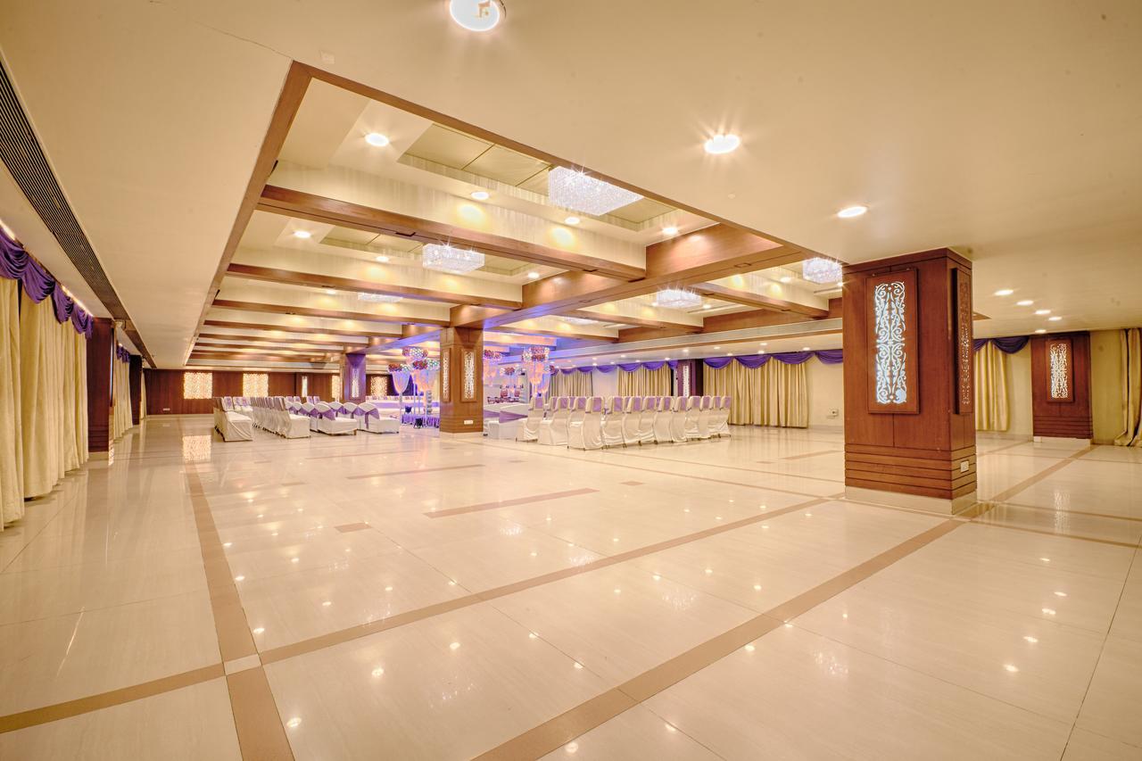 Hotel Platinum Residency Ахмедабад Экстерьер фото