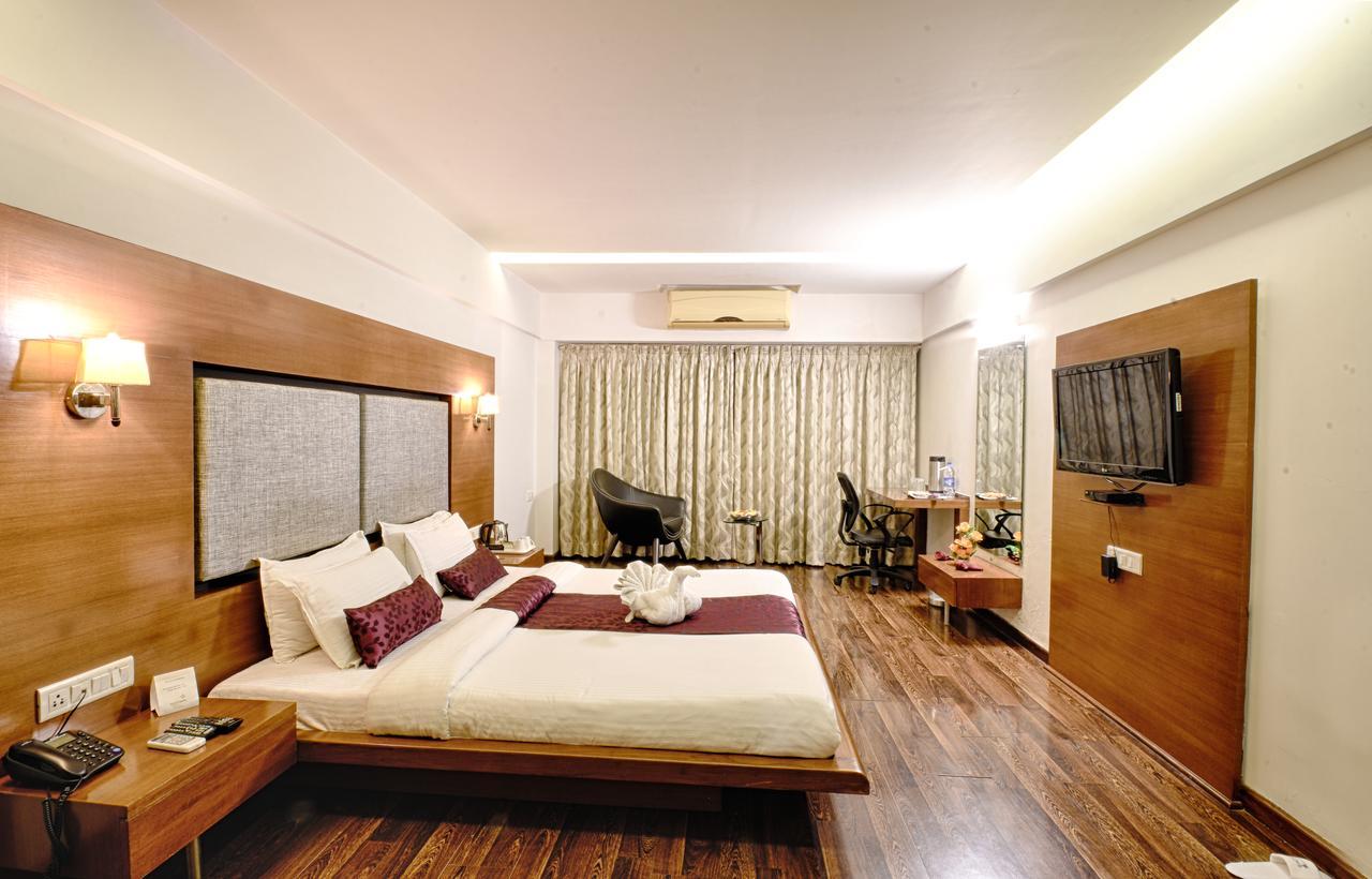 Hotel Platinum Residency Ахмедабад Экстерьер фото