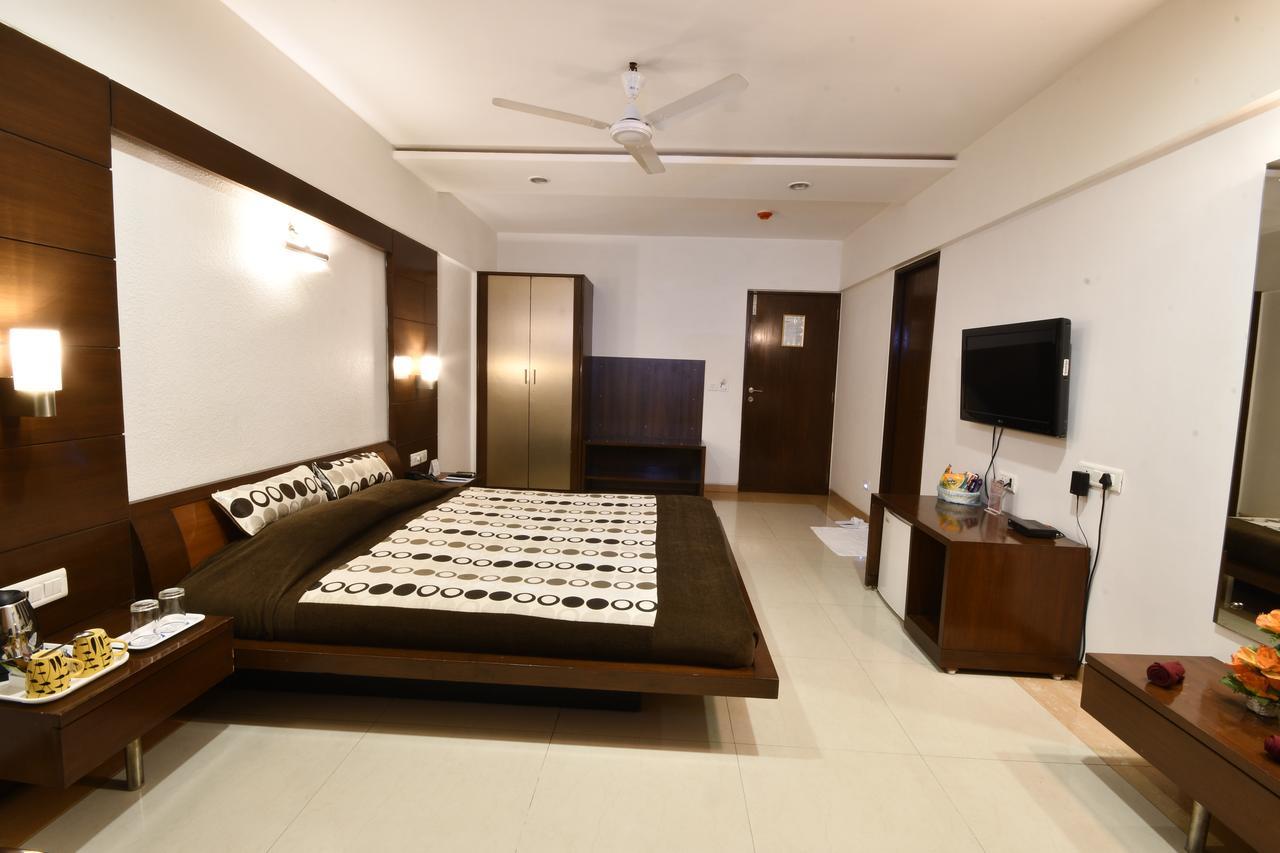 Hotel Platinum Residency Ахмедабад Экстерьер фото