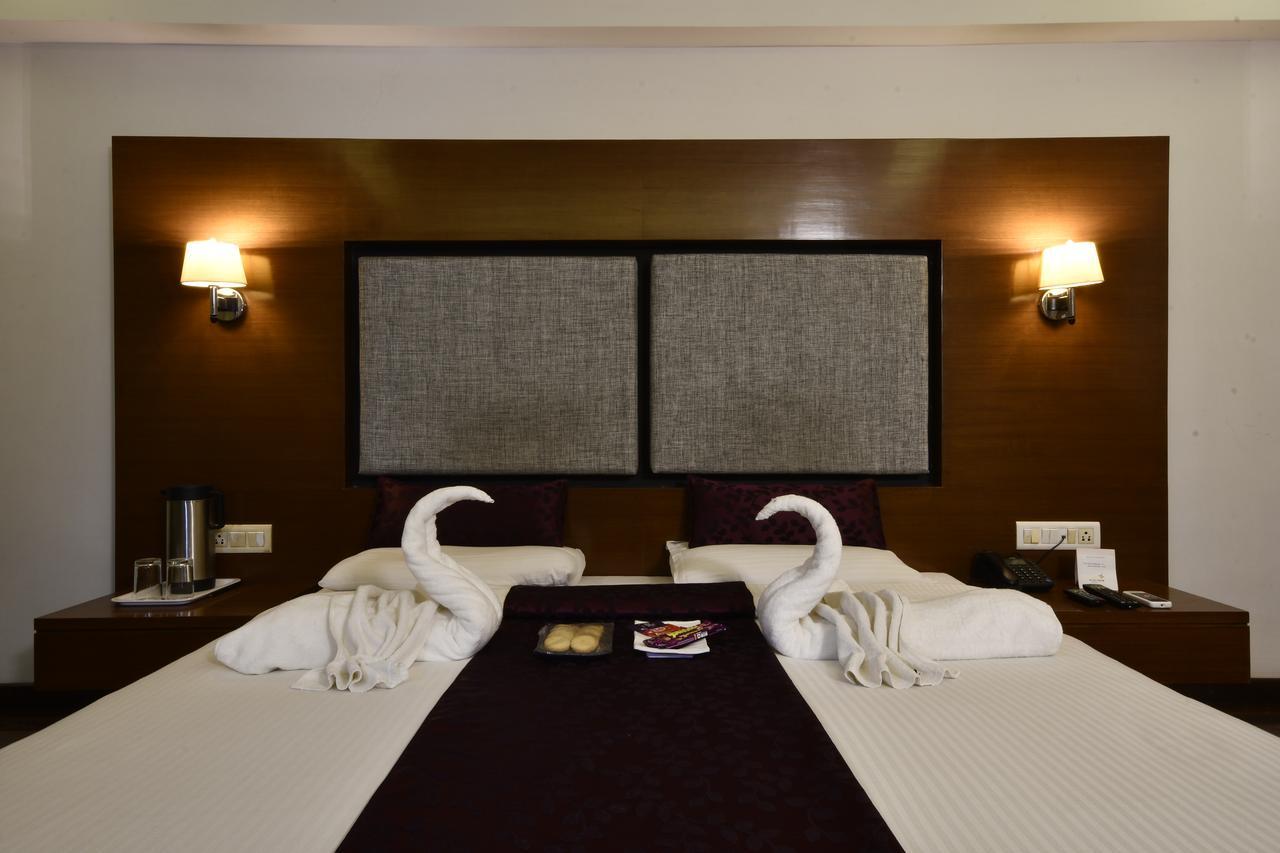 Hotel Platinum Residency Ахмедабад Экстерьер фото