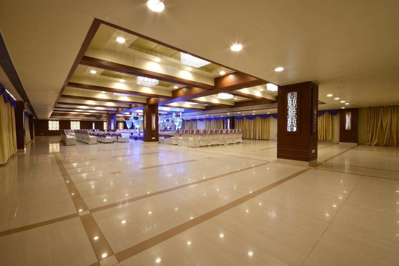 Hotel Platinum Residency Ахмедабад Экстерьер фото