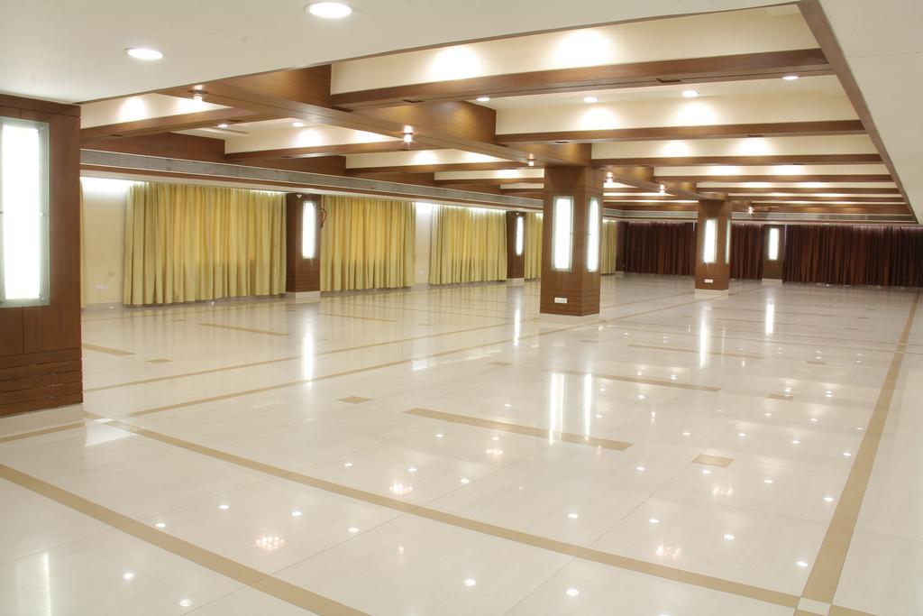 Hotel Platinum Residency Ахмедабад Экстерьер фото